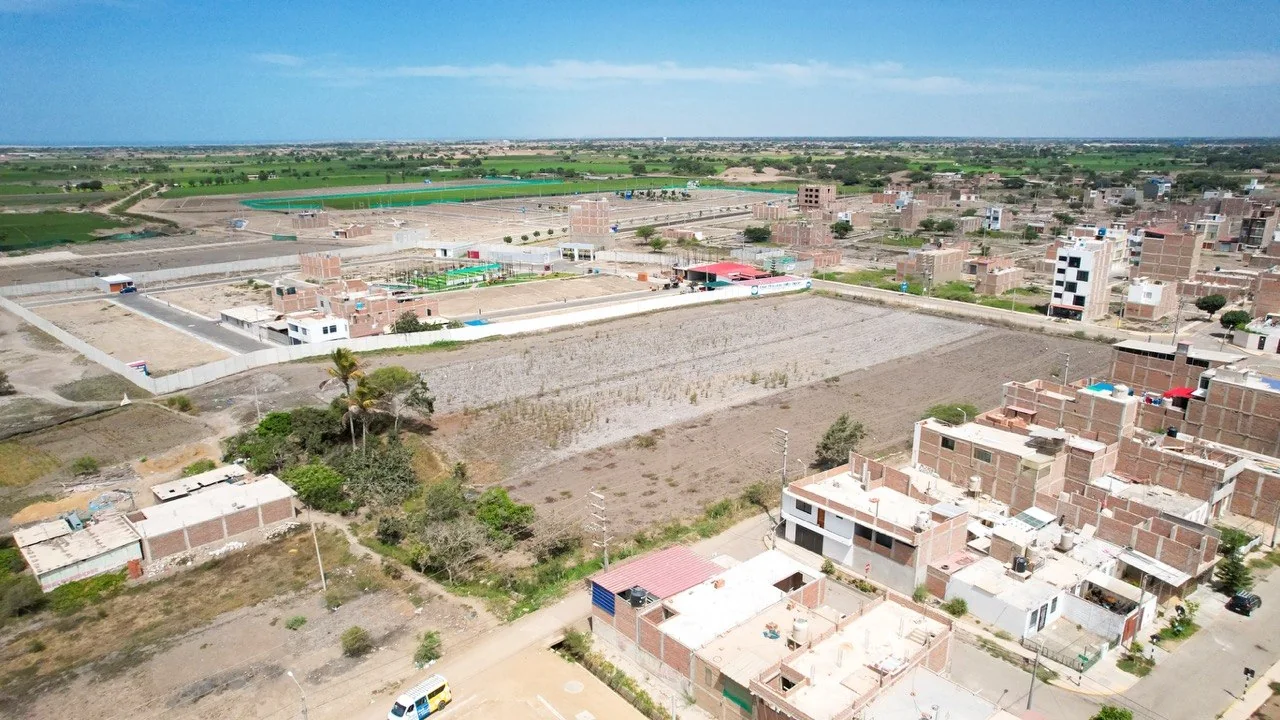 Vista aérea sin superposición del terreno y entorno de Villa El Palmo